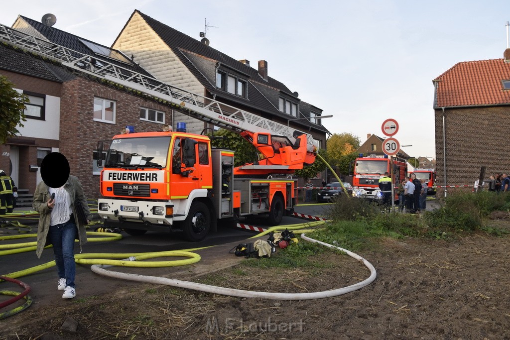 Feuer 2 Vollbrand Reihenhaus Roggendorf Berrischstr P021.JPG - Miklos Laubert
